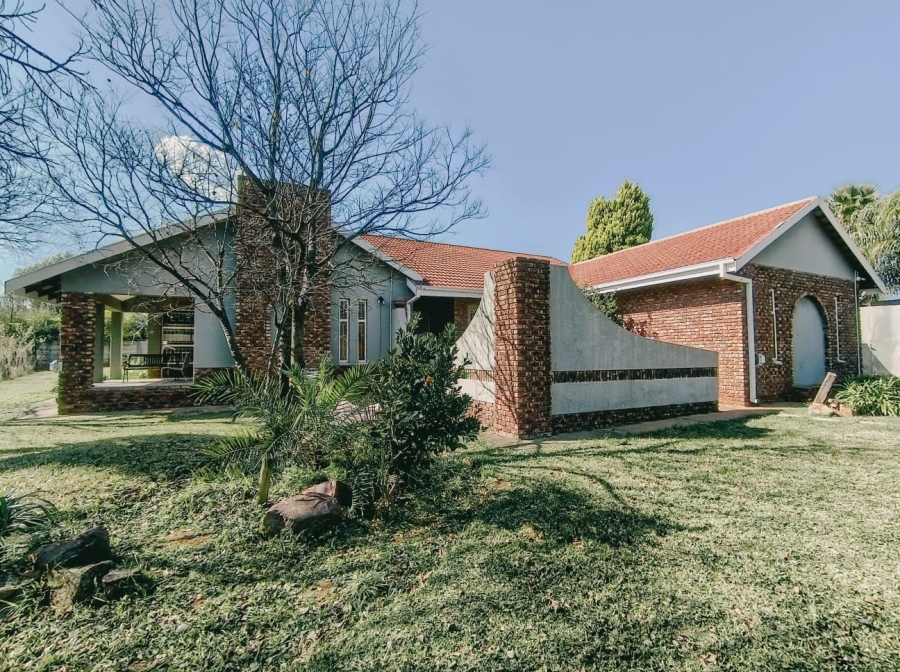 4 Bedroom Property for Sale in Wilkoppies North West